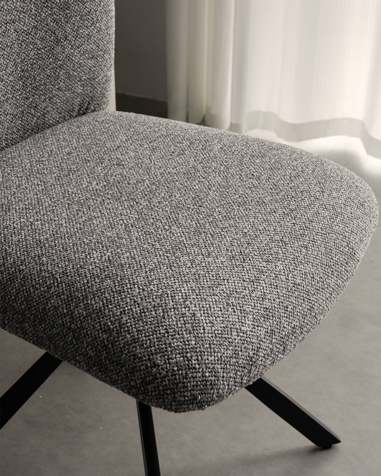 Minimalistiske drejelige spisestole Minimalistiske drejelige spisestole