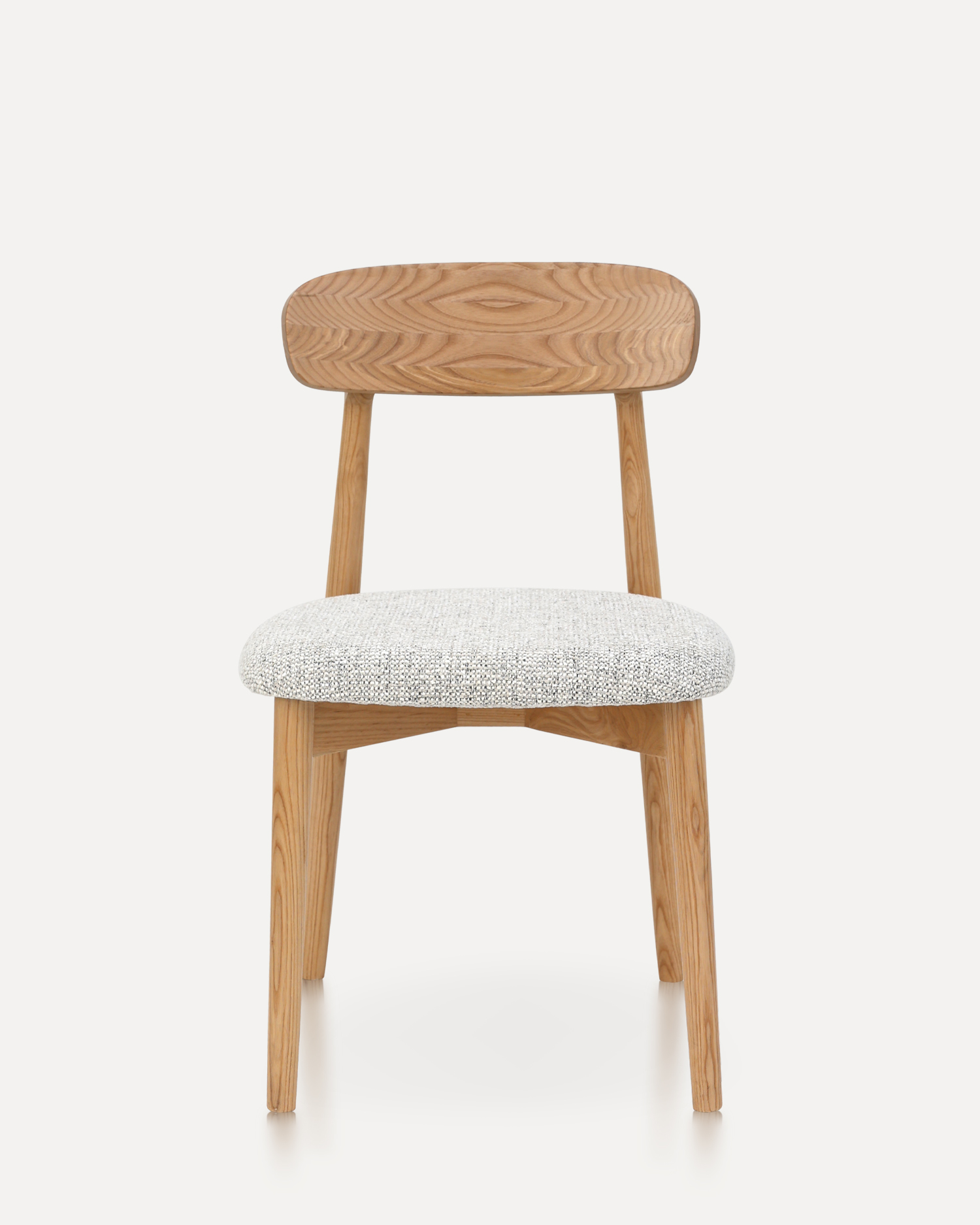 Valnød-tonede klassiske træstole Valnød-tonede klassiske træstole